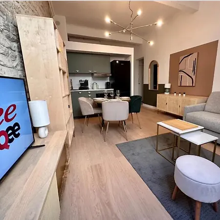 A Deux Pas Des Arenes De 아파트 *