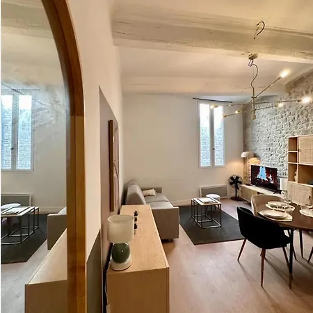 A Deux Pas Des Arenes De Lägenhet