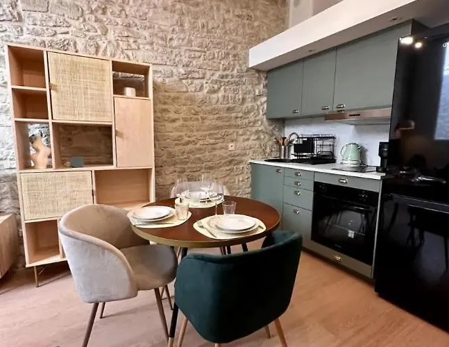 A Deux Pas Des Arenes De