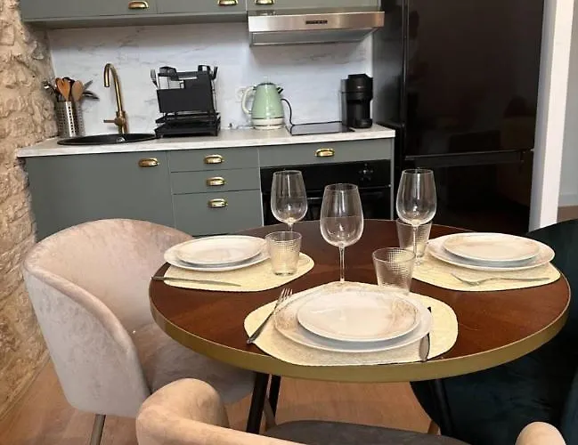 Lägenhet A Deux Pas Des Arenes De *